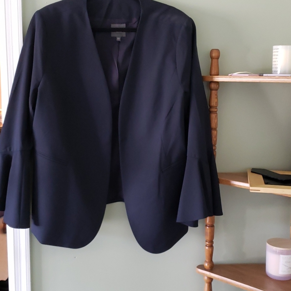 Bell sleeve blazer